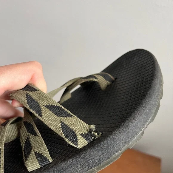 Chaco Womens Z/Cloud size 10 sandals, green and black patterned strap - Picture 5 of 6